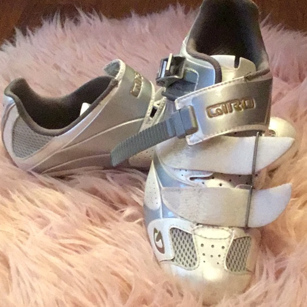 Girl spin shoes size 7.5